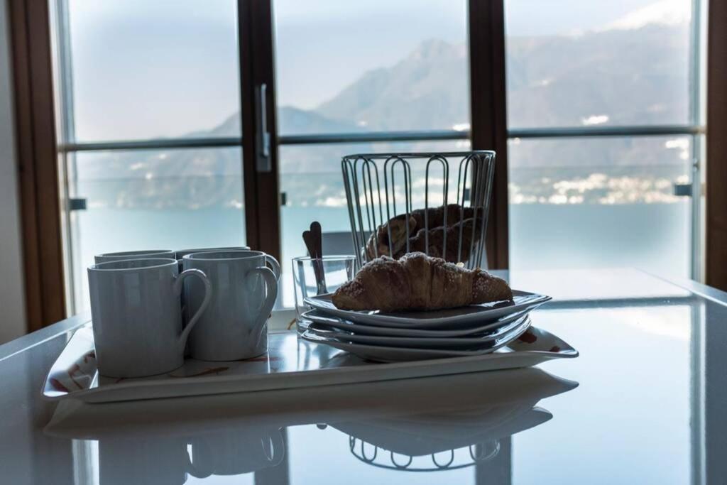 Beautiful Poolside And Stunning Lake View Gardenia Bellano Bagian luar foto